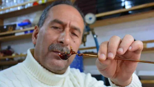 Yıllardır gözünü ateşten ayırmıyor