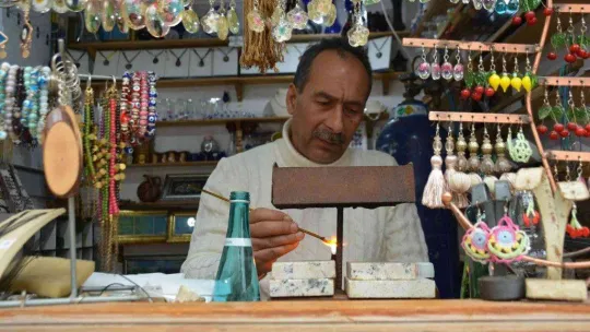 Yıllardır gözünü ateşten ayırmıyor
