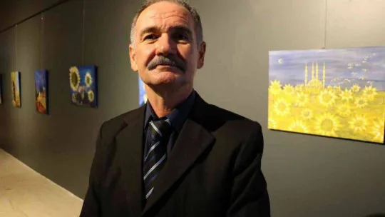 Yıllardır Mimar Sinan'ın eserlerini büyük bir sevgiyle resmediyor