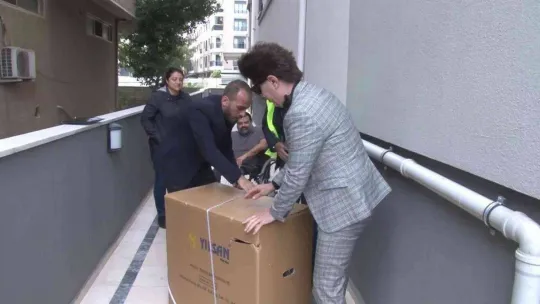 Yılmaz Morgül'den engelli vatandaşa akülü sandalye hediyesi