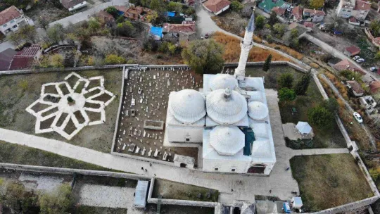 Yıpranan asırlık mezar taşları onarıldı