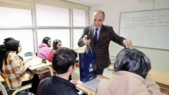 YKS hazırlık öğrencilerine ek kitap sürprizi