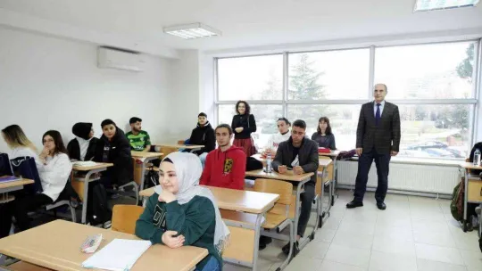 YKS hazırlık öğrencilerine ek kitap sürprizi