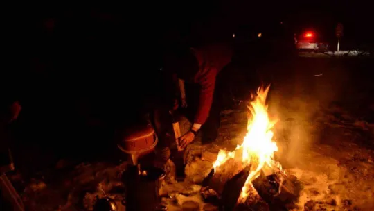 Yoğun kar yağışından ötürü onlarca araç, yüzlerce kişi mahsur kaldı
