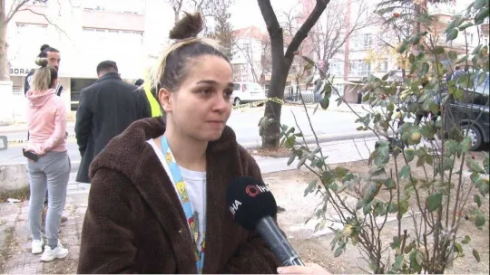 Yol ortasında eski eşine kurşun yağdırdı