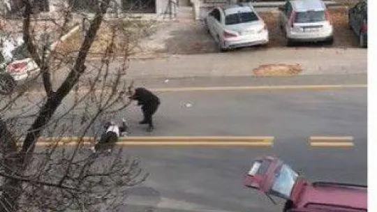 Yol ortasında eski eşine kurşun yağdırdı