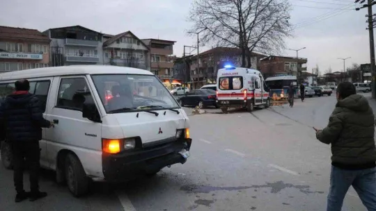 Yolcu minibüsü ile panelvan kafa kafaya çarpıştı: 5 yaralı