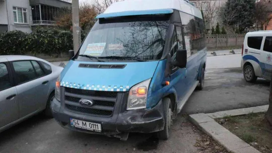 Yolcu minibüsü ile panelvan kafa kafaya çarpıştı: 5 yaralı