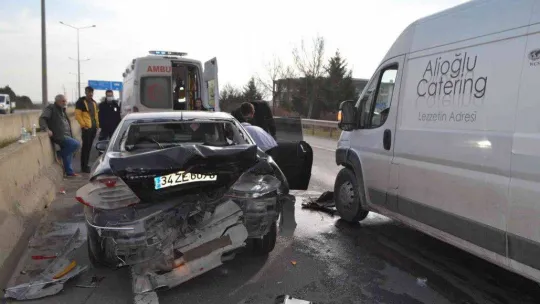 Yolda gezen köpek kazaya neden oldu: 3 yaralı