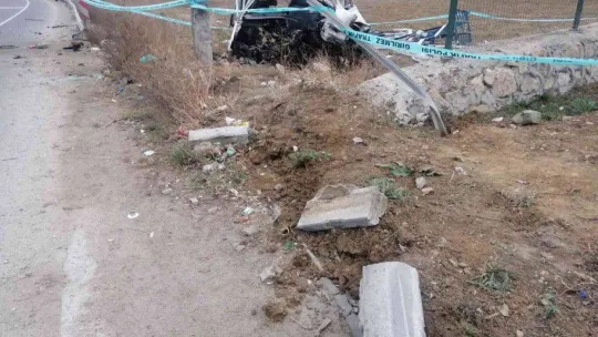 Yoldan çıkan kamyonet kaza yaptı: 1 ölü, 1 yaralı