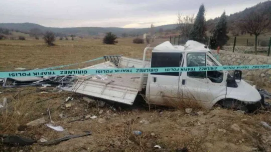 Yoldan çıkan kamyonet kaza yaptı: 1 ölü, 1 yaralı