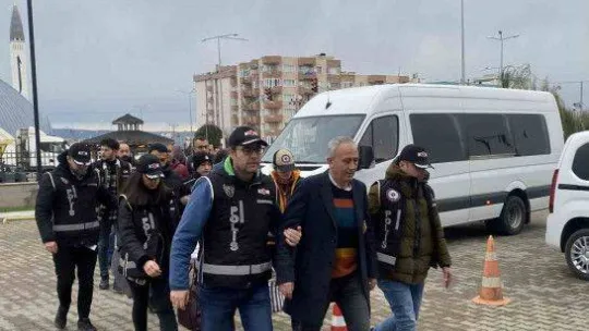 Yolsuzluk ve rüşvet operasyonundan gözaltına alınan İYİ Partili Gökçeada Belediye Başkanı Ünal Çetin tutuklandı