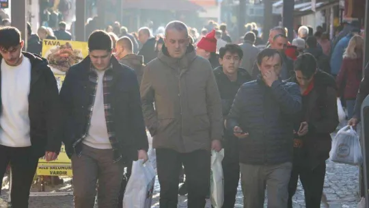 Yunan ve Bulgar turistler yılbaşı alışverişi için Edirne'ye akın etti