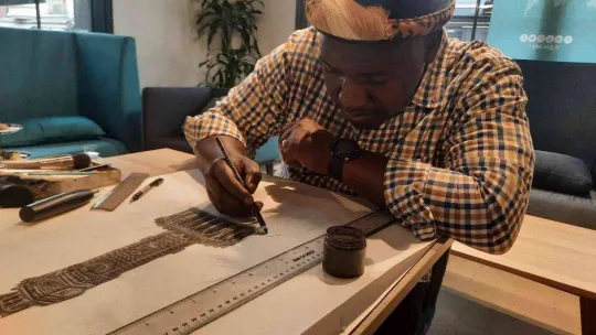 Yunus Emre Enstitüsü'nün Güney Afrika'daki iki öğrencisi İstanbul'da sergi açtı