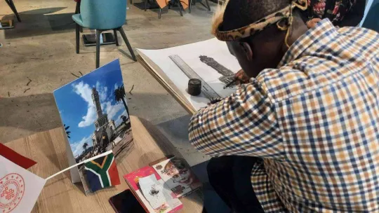 Yunus Emre Enstitüsü'nün Güney Afrika'daki iki öğrencisi İstanbul'da sergi açtı