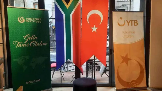 Yunus Emre Enstitüsü'nün Güney Afrika'daki iki öğrencisi İstanbul'da sergi açtı