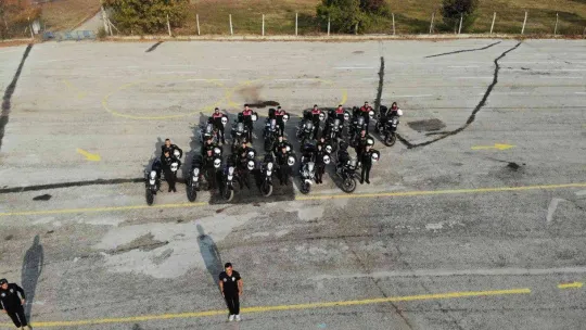 Yunus timlerinin gösterisi nefes kesti