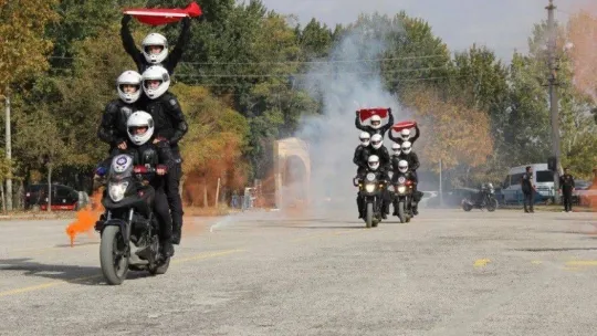 Yunus timlerinin gösterisi nefes kesti