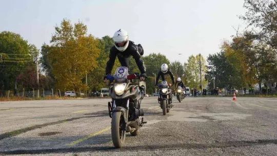 Yunus timlerinin gösterisi nefes kesti