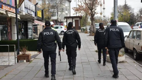 Yurt genelindeki denetimlerde 557 aranan şahıs yakalandı