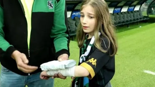 Yüzlerce taraftar maça giremeyince kavga çıktı