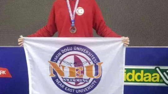 Yüzme yarışmasında Kıbrıs'a başarı taşıdılar