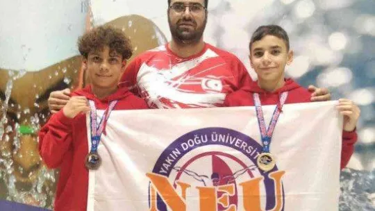 Yüzme yarışmasında Kıbrıs'a başarı taşıdılar