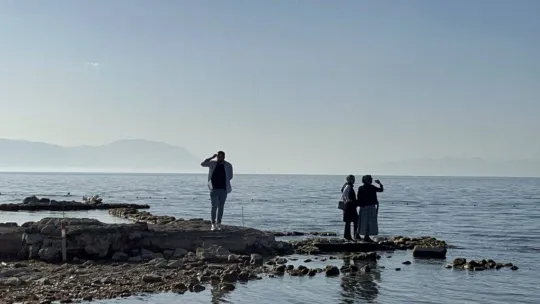 Yüzyılın keşfinin üzerinde yasağa aldırmadan öz çekim yaptılar
