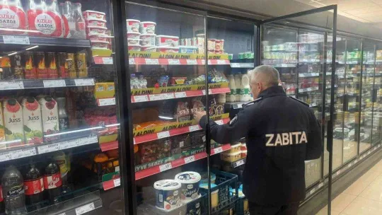 Zabıta ekipleri etiket ve kasa fiyatlarını denetledi