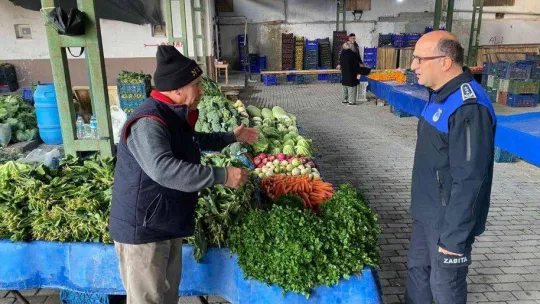 Zabıta pazaryerlerini denetliyor