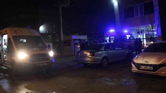 Zehirlenen çok sayıda fabrika işçisi hastaneye kaldırıldı