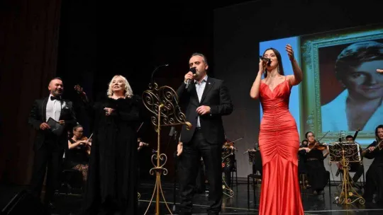 Zeki Müren Bursa'da şarkılarla anıldı