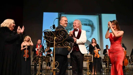 Zeki Müren Bursa'da şarkılarla anıldı