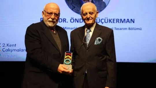 Zeytinburnu'nda '2. Kent Çalışmaları' ödül töreni düzenlendi
