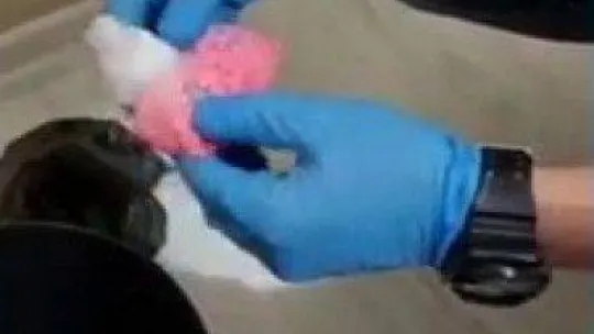 Zeytinburnu'nda bir eve uyuşturucu baskını: 2 gözaltı