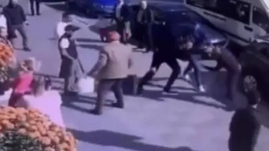 Zeytinburnu'nda elinden aldığı bıçakla hırsızı yaraladı