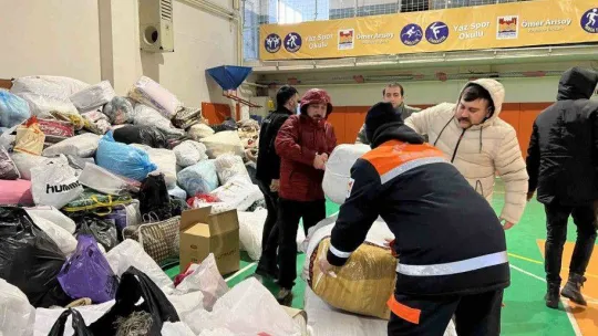 Zeytinburnulular depremzedelere yardıma koştu