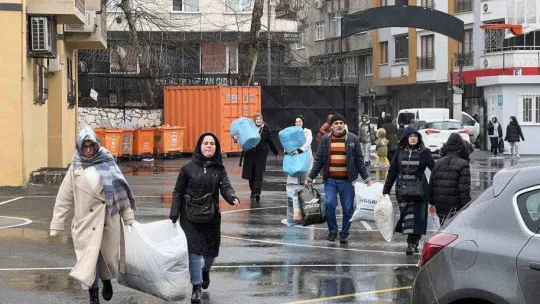 Zeytinburnulular depremzedelere yardıma koştu