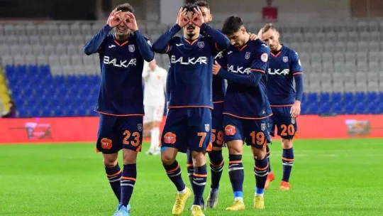 Ziraat Türkiye Kupası: Başakşehir: 3 - Göztepe: 0 (İlk yarı)
