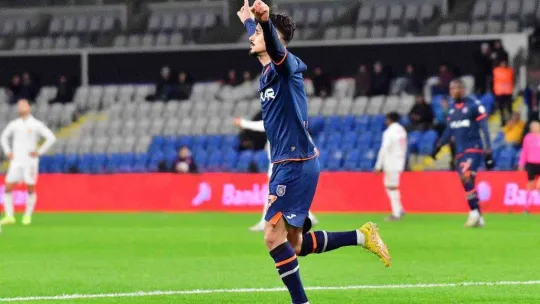 Ziraat Türkiye Kupası: Başakşehir: 3 - Göztepe: 0 (İlk yarı)