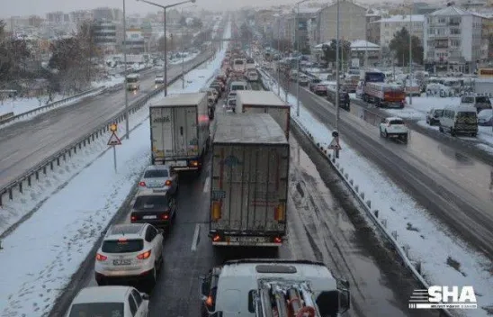 D-100'de trafik yoğunlaştı