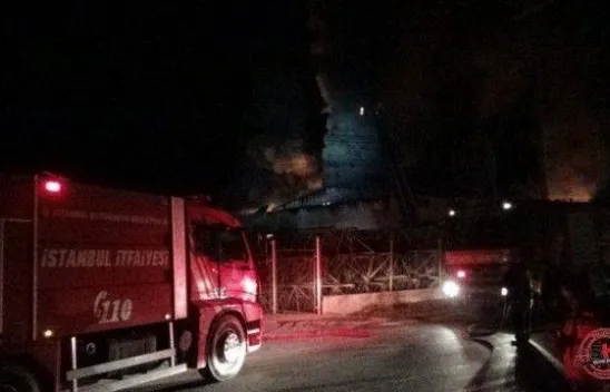 Fabrika cayır cayır yandı