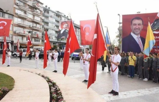 29 Ekim Coşkusu Çelenk Sunma Töreni ile Başladı