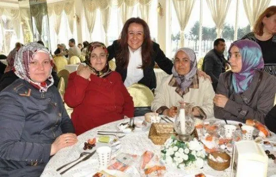 Ak Parti Heyetinden Anlamlı Kahvaltı