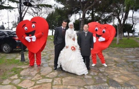 Silivri Belediyesi Sevgililer Günü'nde çiçek dağıttı