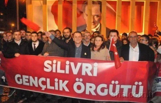 Binlerce kişi Cumhuriyet için yürüdü