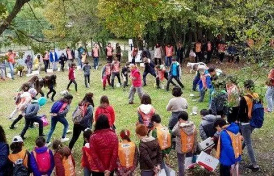 Minikler Meşe Palamudu Topladı