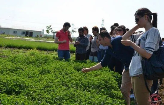 Üniversite Öğrencileri Tarım Üretim Merkezini İnceledi