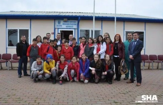 Ekmeklerini Barınaktaki Hayvanlarla Paylaştılar