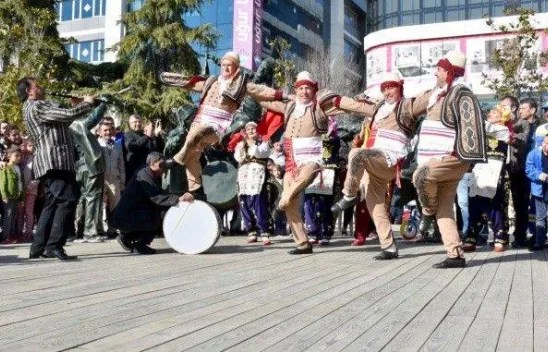 19 Mayıs Meydanı'na Coşkulu Açılış